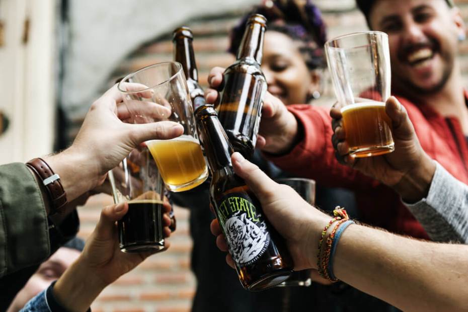 파티에서 각자 자기가 먹을 술을 가져오는 BYOB