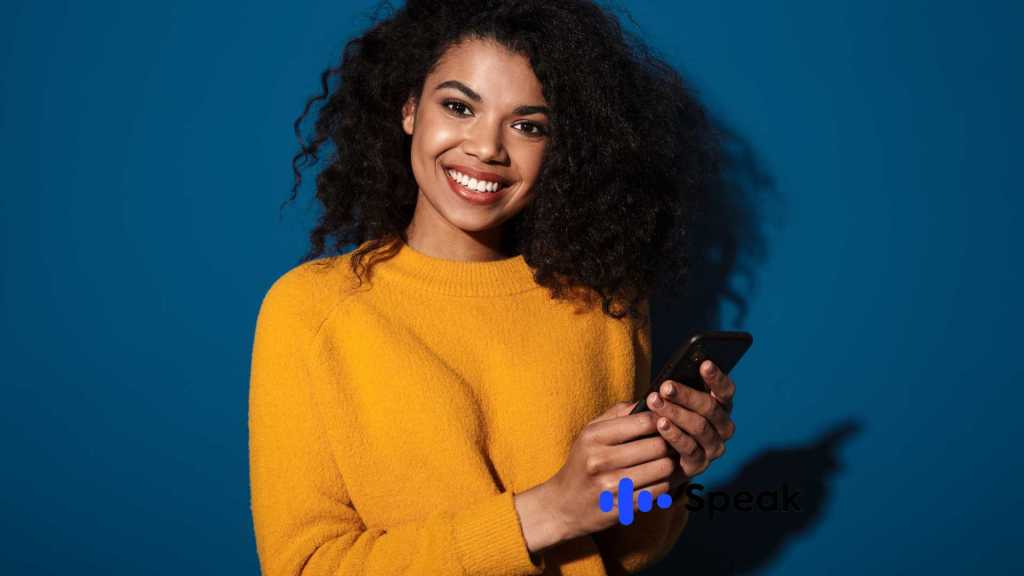 Chica utilizando una plataforma de ingles.